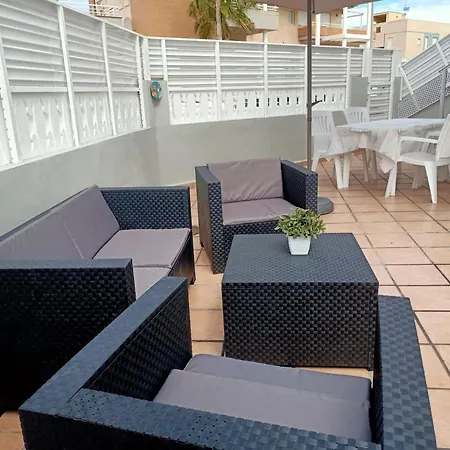 Gran Terraza Cerca Del Mar. *
